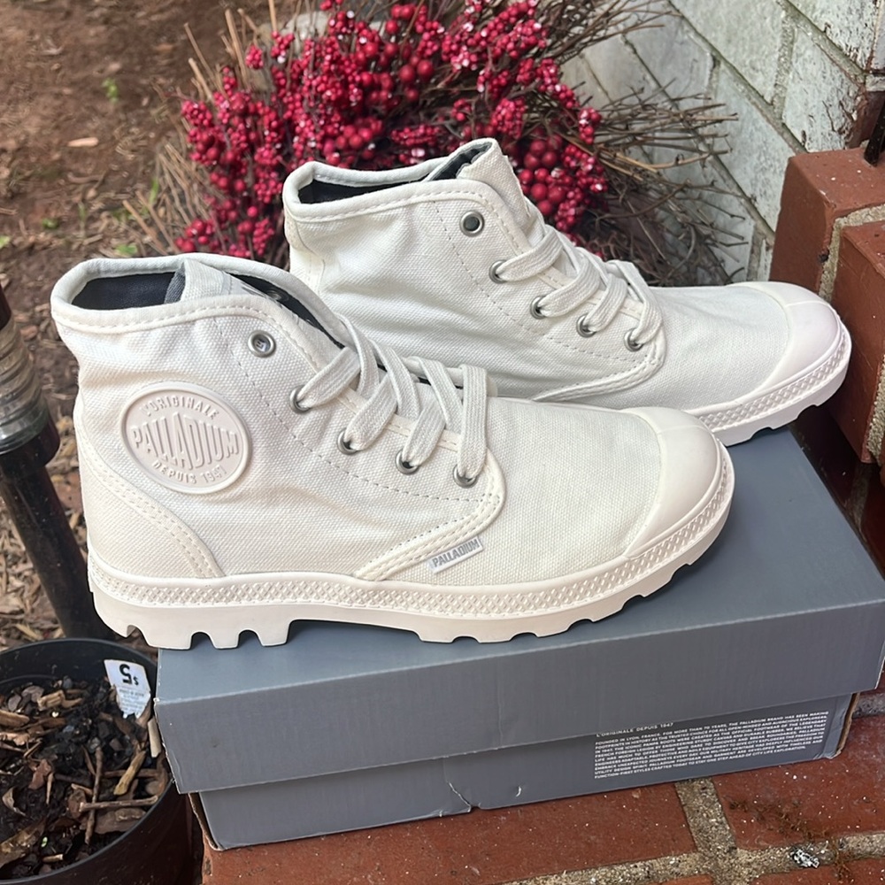 🆕.Palladium Star White Canvas High-Tops. Size 6